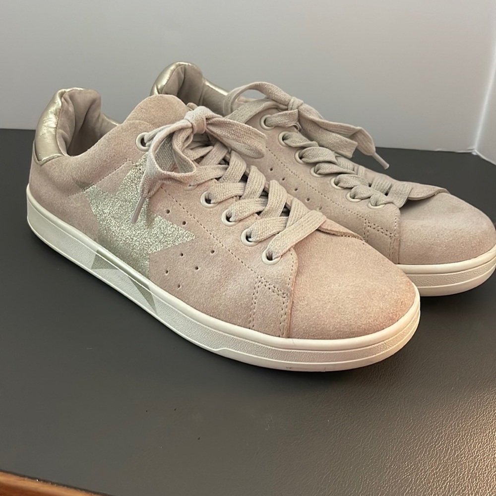 Steve Madden Rhode women’s athletic shoes size 8.5 M.